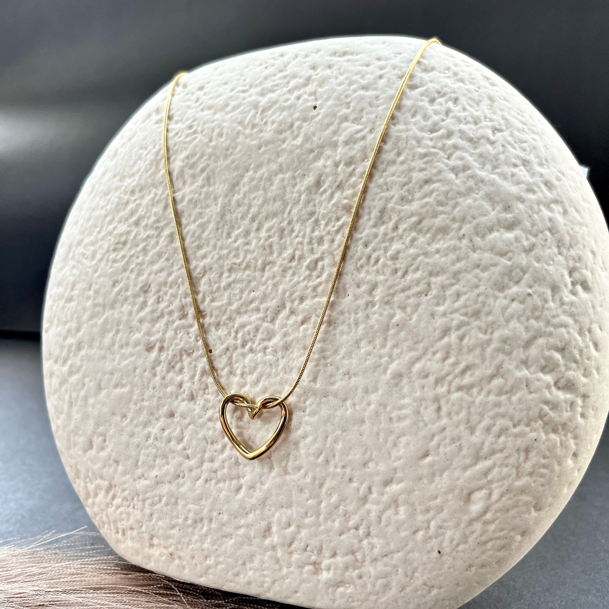 18K gold plated minimalist necklace anti-tarnish daily wear jewelry for women,18K gold plated dainty bracelet ,anti-tarnish finish, perfect for office wear and casual looks