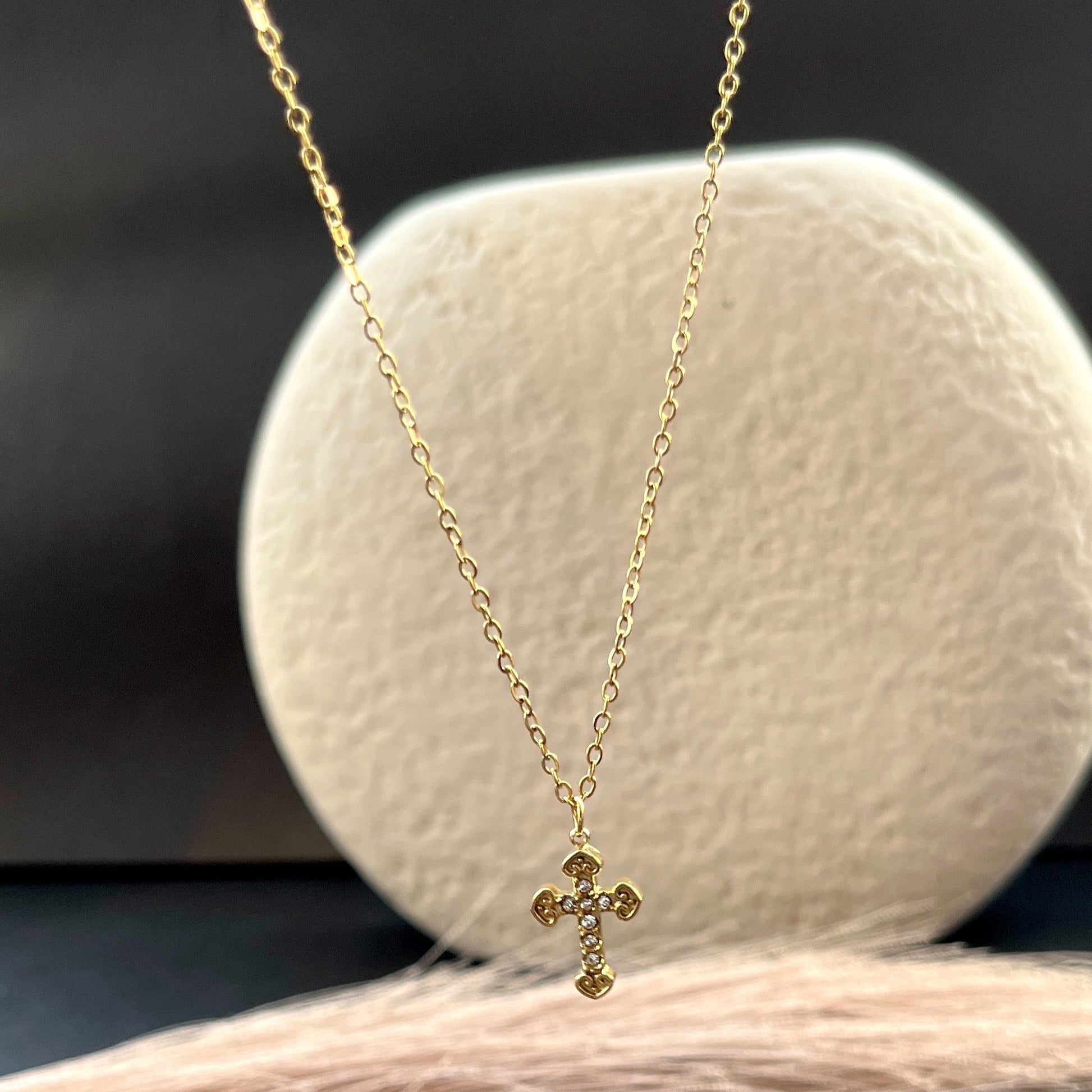 18K gold plated minimalist necklace anti-tarnish daily wear jewelry for women,18K gold plated dainty bracelet ,anti-tarnish finish, perfect for office wear and casual looks