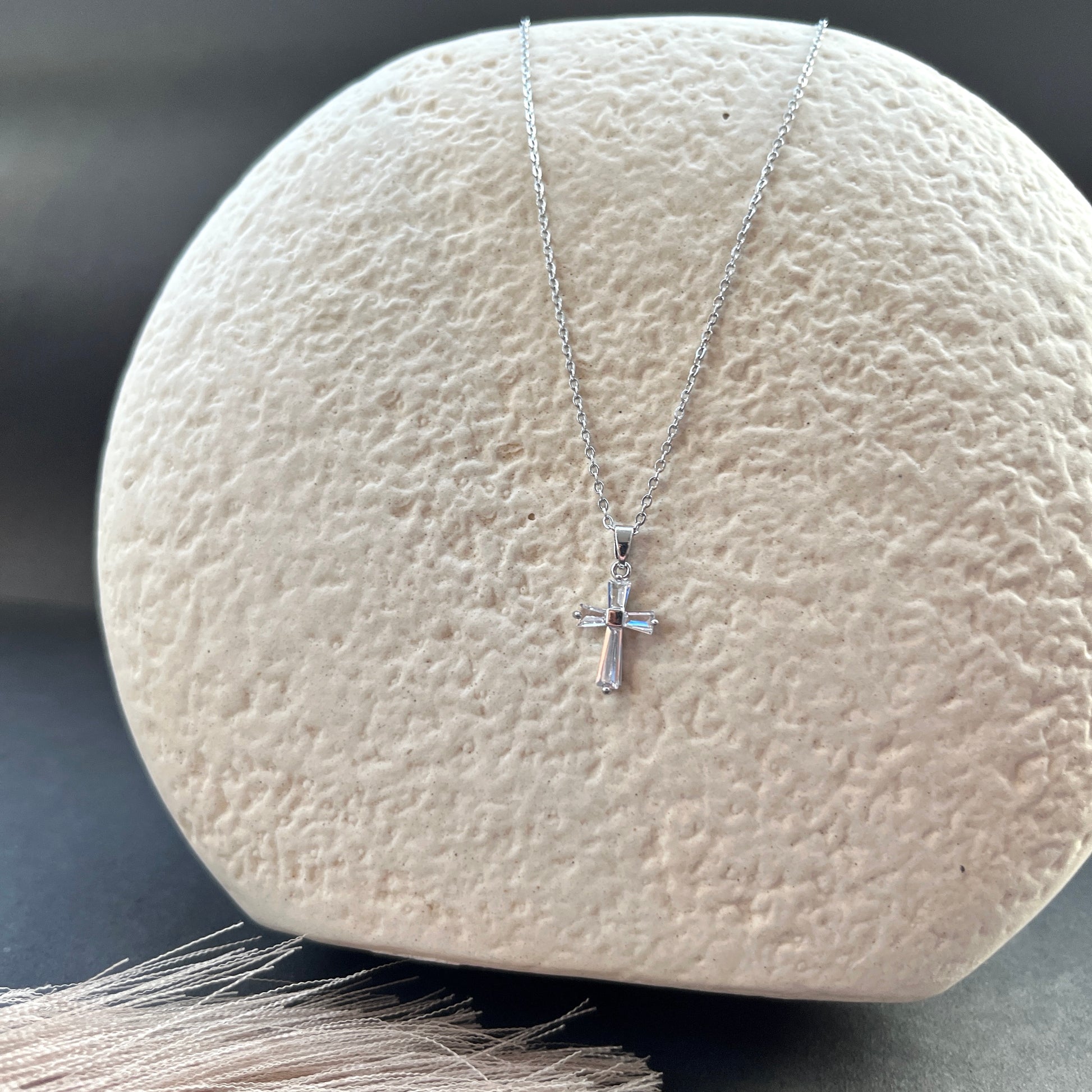 18K gold plated minimalist necklace anti-tarnish daily wear jewelry for women,18K gold plated dainty bracelet ,anti-tarnish finish, perfect for office wear and casual looks