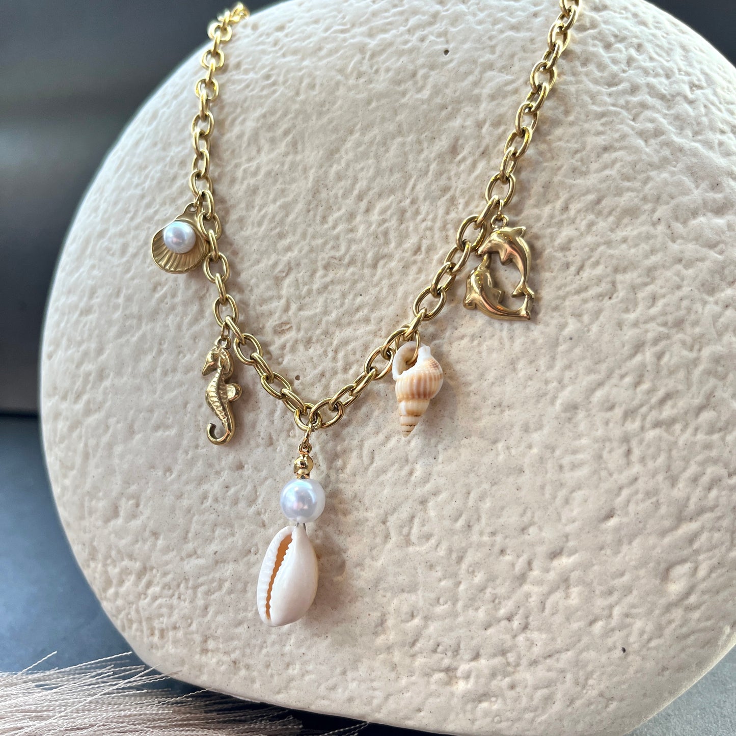 18K gold plated minimalist necklace anti-tarnish daily wear jewelry for women,18K gold plated dainty bracelet ,anti-tarnish finish, perfect for office wear and casual looks