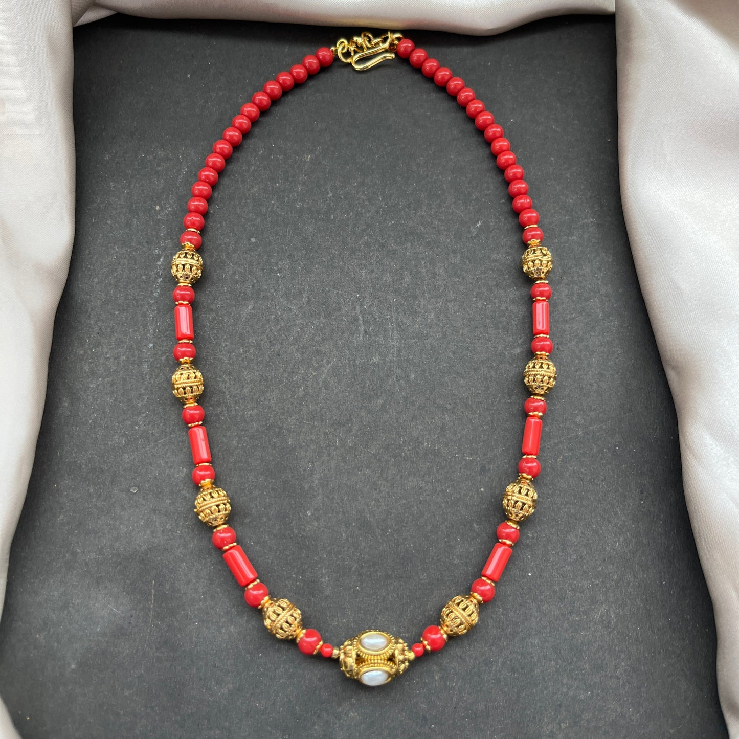Gold look alike necklace set,Imitation jewelry,Artificial necklace set,Bridal / festive wear,Temple design / kundan / matte gold finish,Designer / traditional / ethnic