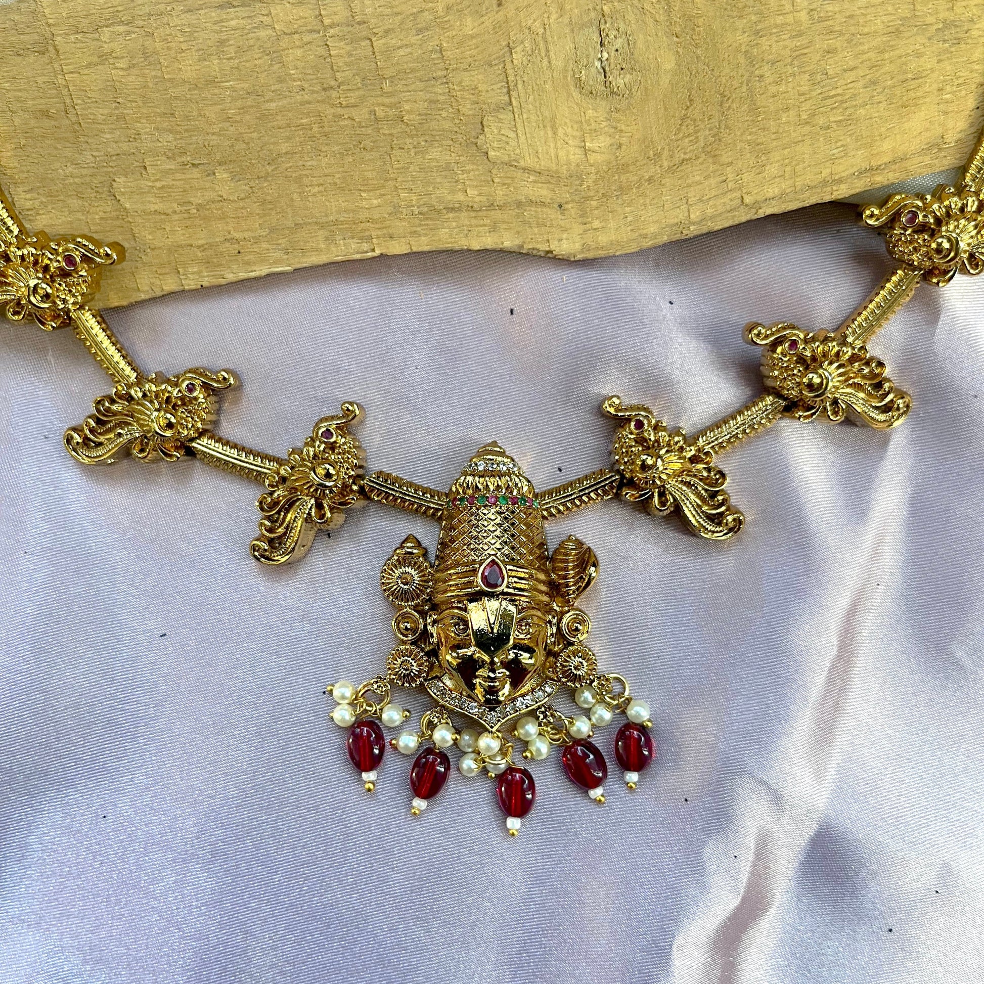  #onegram #bridaljewellery #onegramjewellery #destination #onlineshopping #onegramgold #accessories #jewellery #onegramgoldjewellery #nosepin #indianjewellery #rajwadijewellery #instagood #rajasthanijewellery #maharashtra #traditionaljewellery #instagram #mattjewellery #functionjewellery #maharastrainjewelery #bangles #kolhapurijewellery #partywearjewellery #mangalsutardesigns #insta #southjewellery #india #weddingjewellery #earrings #telangana