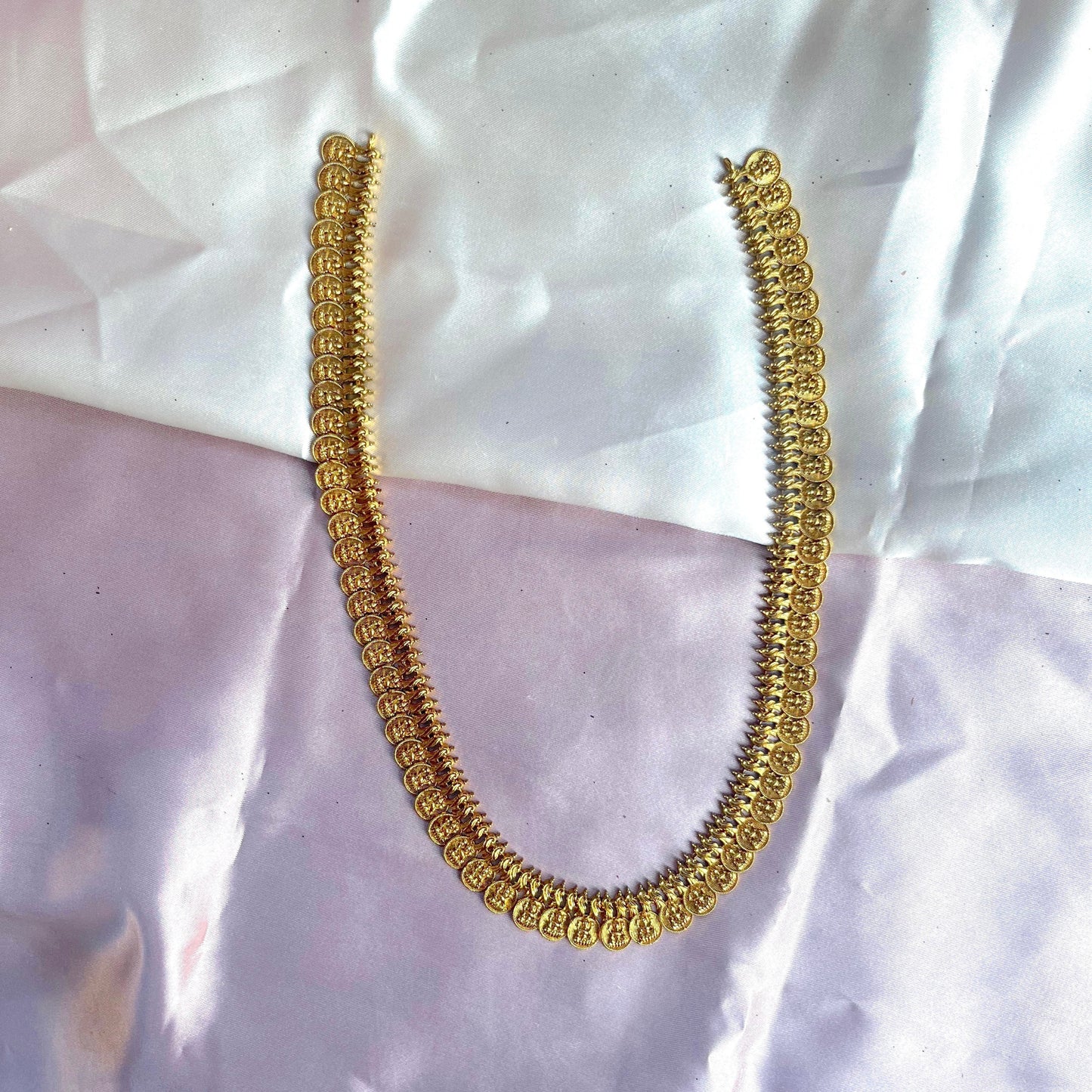  #onegram #bridaljewellery #onegramjewellery #destination #onlineshopping #onegramgold #accessories #jewellery #onegramgoldjewellery #nosepin #indianjewellery #rajwadijewellery #instagood #rajasthanijewellery #maharashtra #traditionaljewellery #instagram #mattjewellery #functionjewellery #maharastrainjewelery #bangles #kolhapurijewellery #partywearjewellery #mangalsutardesigns #insta #southjewellery #india #weddingjewellery #earrings #telangana
