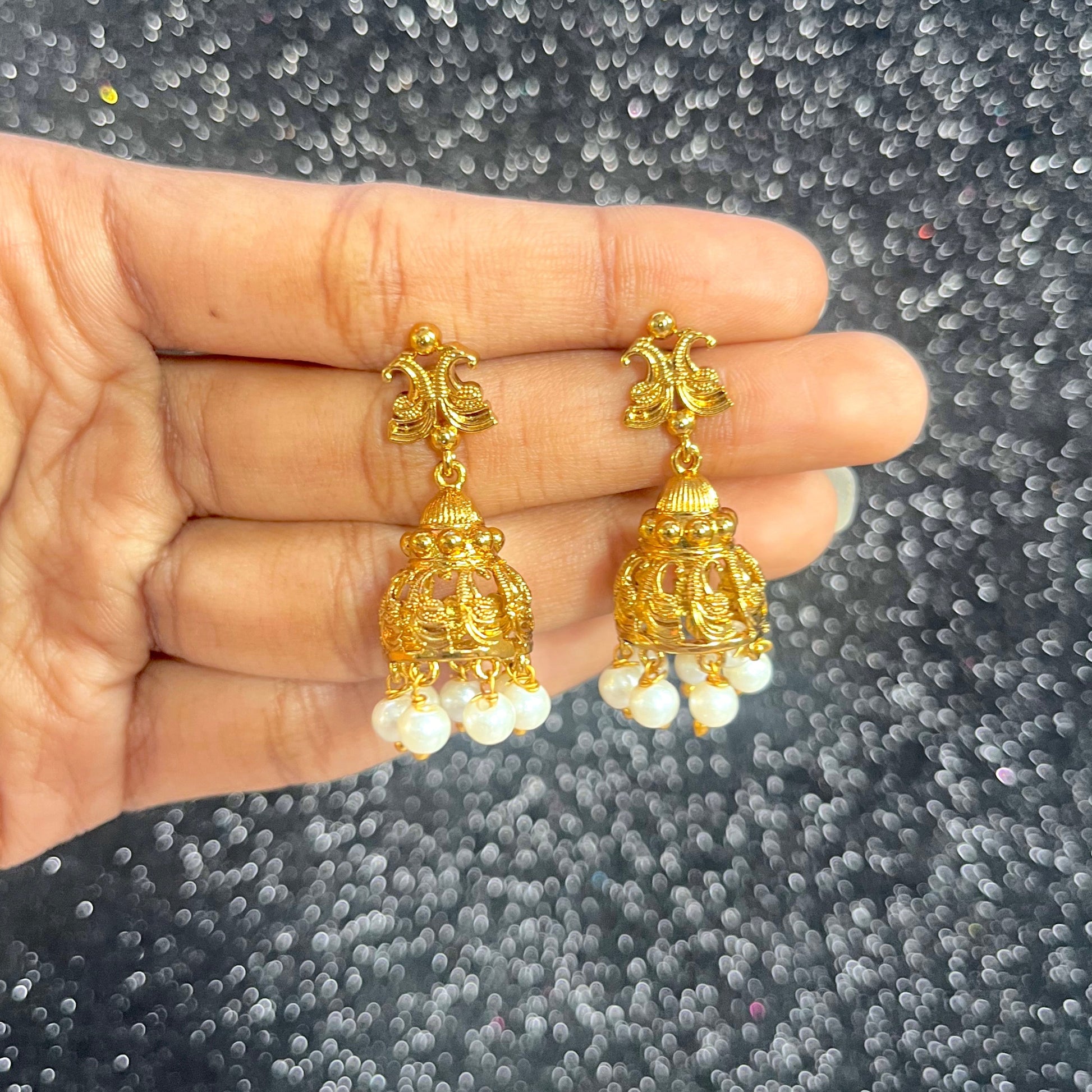  #onegram #bridaljewellery #onegramjewellery #destination #onlineshopping #onegramgold #accessories #jewellery #onegramgoldjewellery #nosepin #indianjewellery #rajwadijewellery #instagood #rajasthanijewellery #maharashtra #traditionaljewellery #instagram #mattjewellery #functionjewellery #maharastrainjewelery #bangles #kolhapurijewellery #partywearjewellery #mangalsutardesigns #insta #southjewellery #india #weddingjewellery #earrings #telangana
