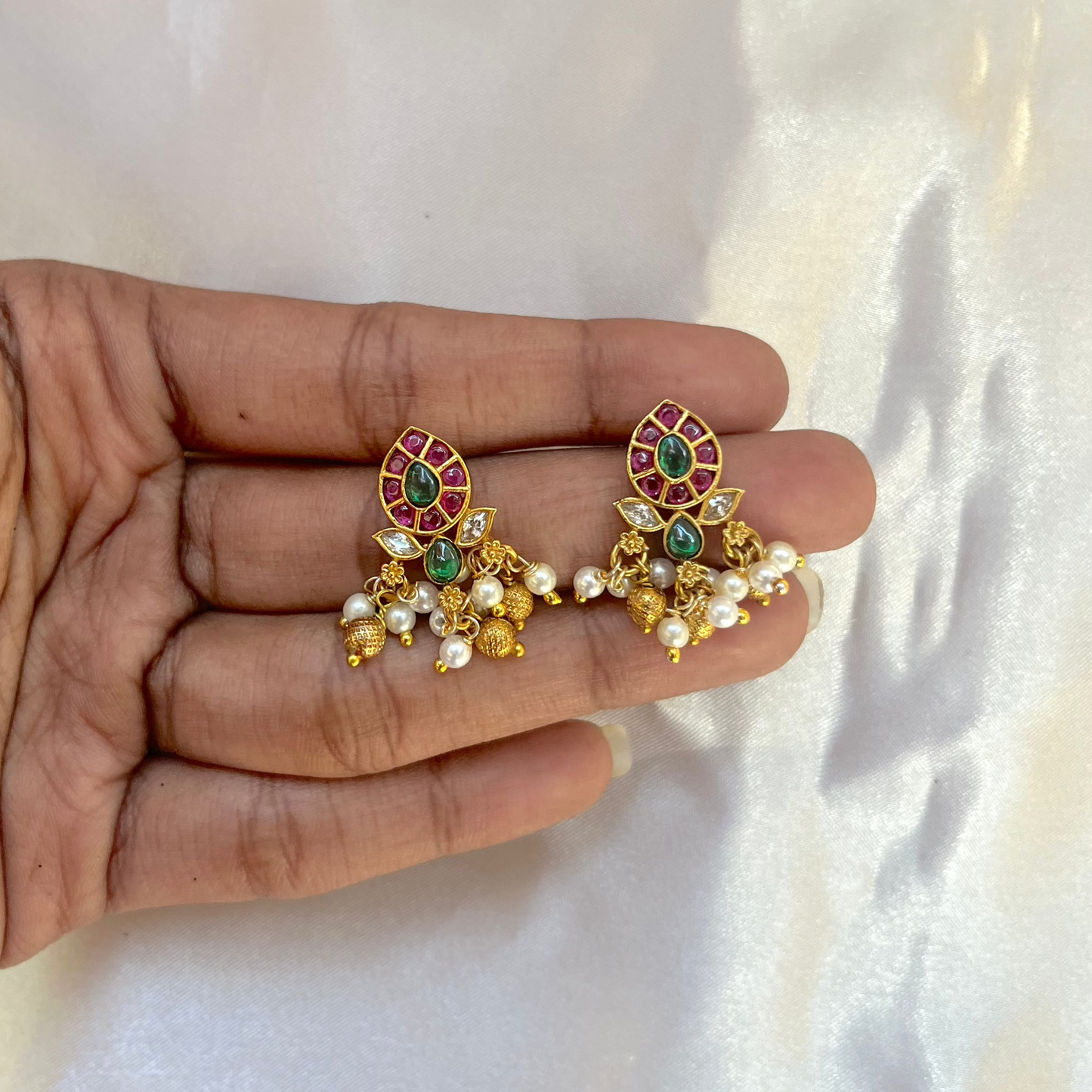 #onegram #bridaljewellery #onegramjewellery #destination #onlineshopping #onegramgold #accessories #jewellery #onegramgoldjewellery #nosepin #indianjewellery #rajwadijewellery #instagood #rajasthanijewellery #maharashtra #traditionaljewellery #instagram #mattjewellery #functionjewellery #maharastrainjewelery #bangles #kolhapurijewellery #partywearjewellery #mangalsutardesigns #insta #southjewellery #india #weddingjewellery #earrings #telangana