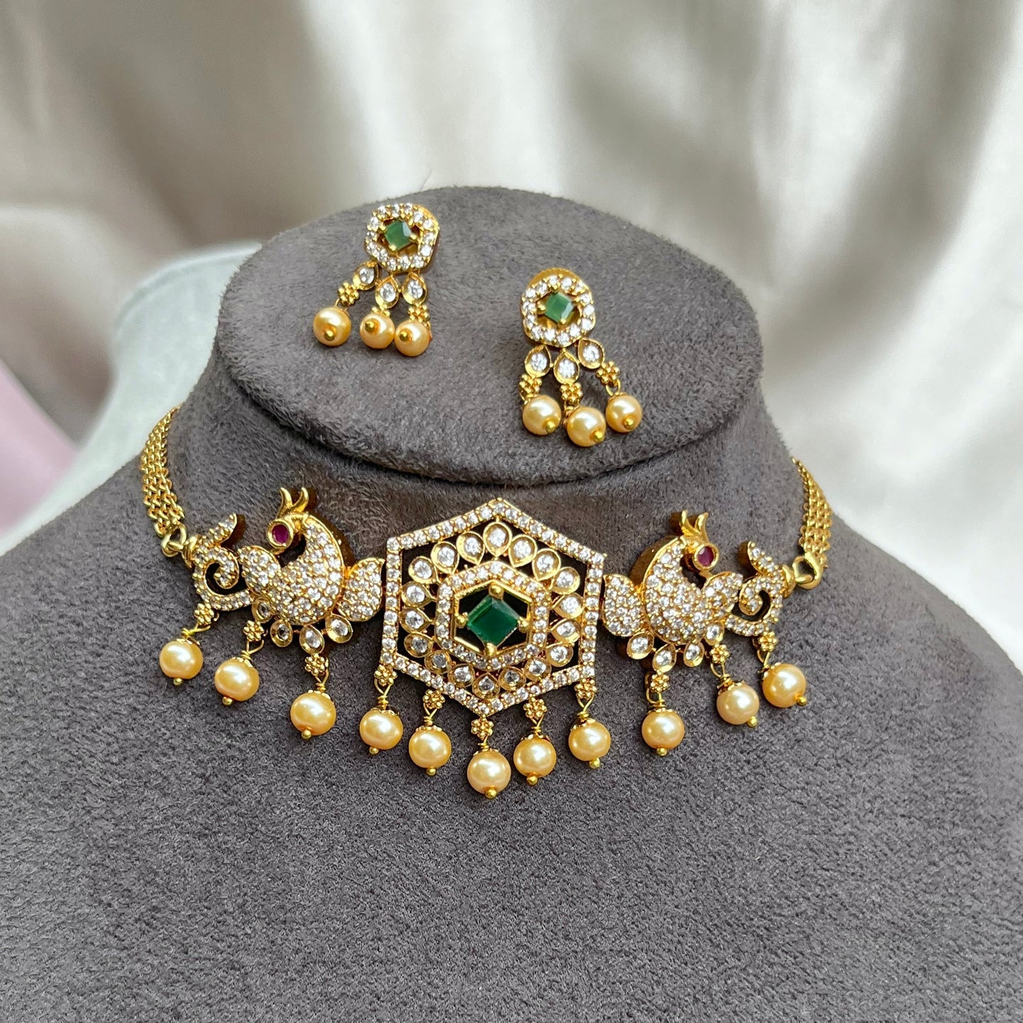 Hamsini Emerald Choker Set