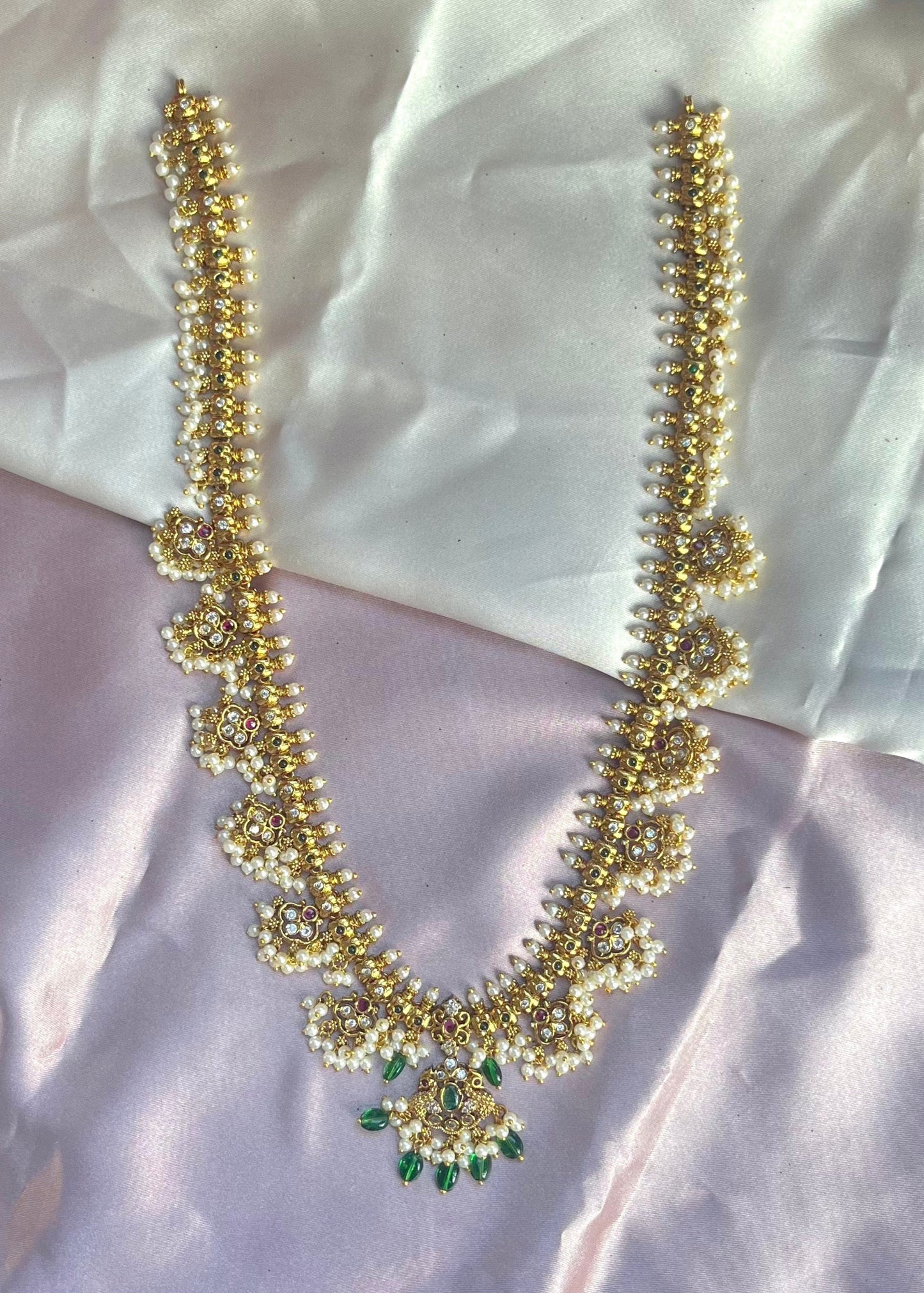  #onegram #bridaljewellery #onegramjewellery #destination #onlineshopping #onegramgold #accessories #jewellery #onegramgoldjewellery #nosepin #indianjewellery #rajwadijewellery #instagood #rajasthanijewellery #maharashtra #traditionaljewellery #instagram #mattjewellery #functionjewellery #maharastrainjewelery #bangles #kolhapurijewellery #partywearjewellery #mangalsutardesigns #insta #southjewellery #india #weddingjewellery #earrings #telangana