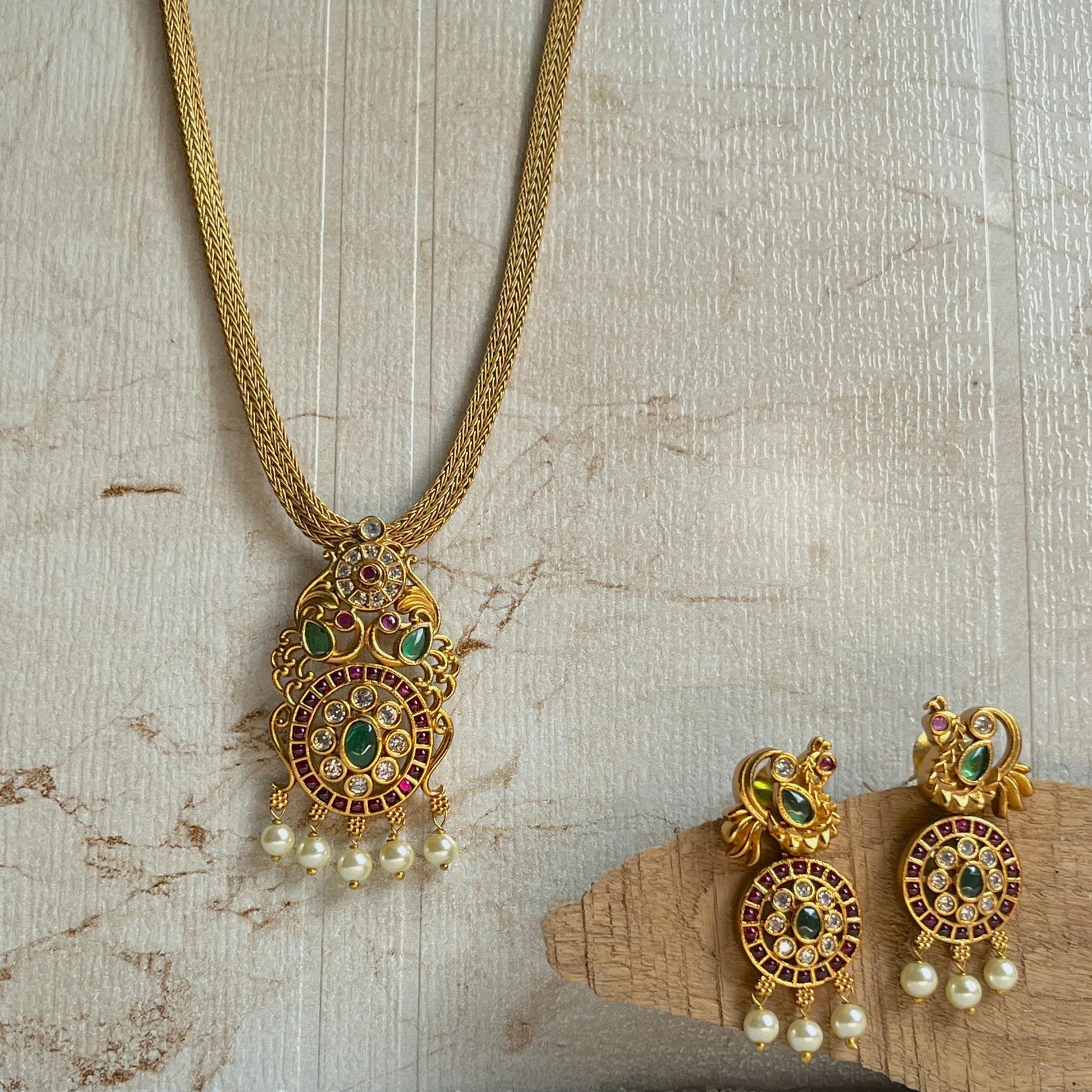 #templejewellery #meenakarijewellery #silverjewellery #chandbali #kempjewellery #fashionjewellery #oxidizedjewelry #trendy #mumbai #onlinejewellery #fashionblogger #imitationjewellery #chennaijewellery #jumka #india #bridaljewellery #indianaccessories #kemp #freeshipping #oxidized #antiquejewelry #templejewelry #bangles #celebrityjewellery #jhumki #love #aaram #dancejewelry #oxidizejewellery #silveralike#BlackBeads#Mangalsutra
