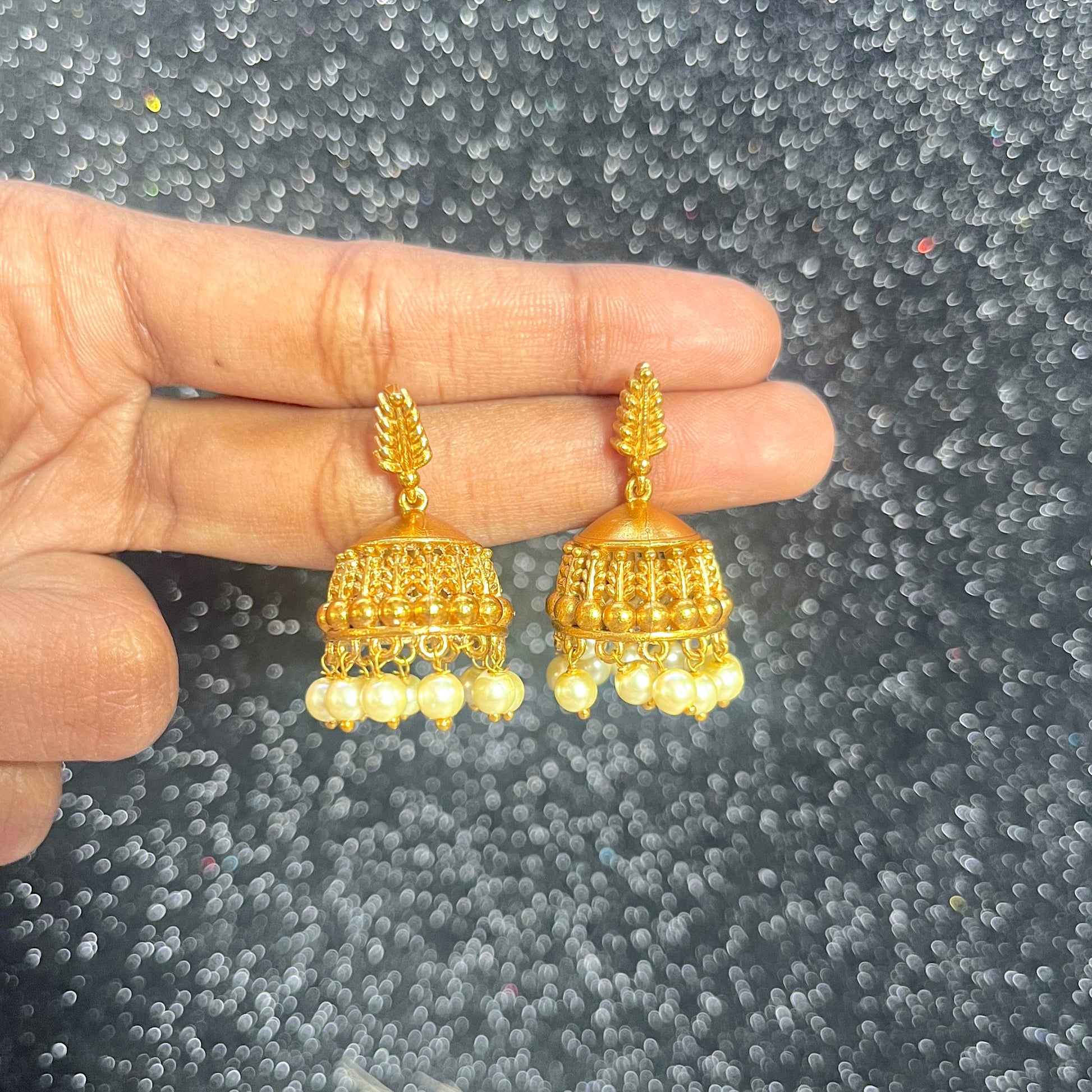  #onegram #bridaljewellery #onegramjewellery #destination #onlineshopping #onegramgold #accessories #jewellery #onegramgoldjewellery #nosepin #indianjewellery #rajwadijewellery #instagood #rajasthanijewellery #maharashtra #traditionaljewellery #instagram #mattjewellery #functionjewellery #maharastrainjewelery #bangles #kolhapurijewellery #partywearjewellery #mangalsutardesigns #insta #southjewellery #india #weddingjewellery #earrings #telangana