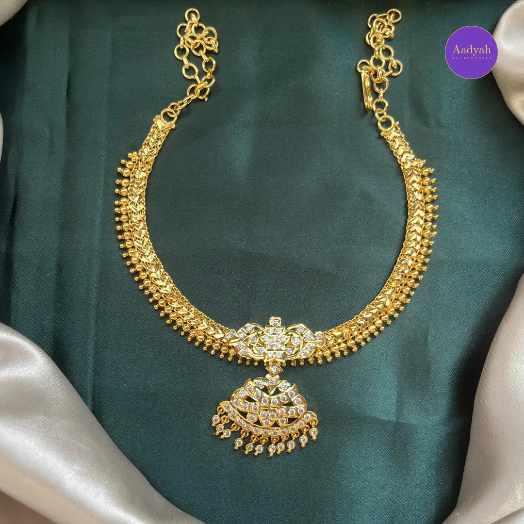 Pancholaham Short Necklace - White