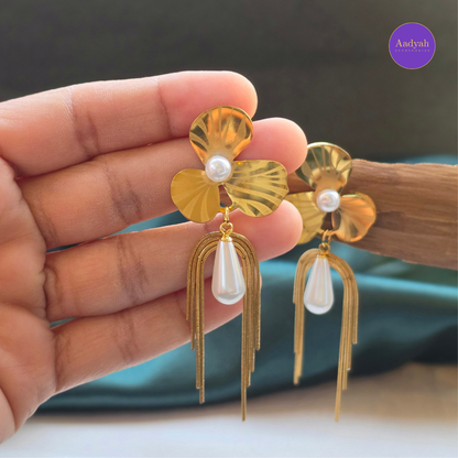 Pearl Floral Anti-Tarnish Earring - Gold