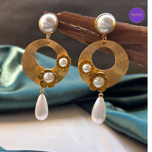 Pearl Floral Anti-Tarnish Earring - Gold