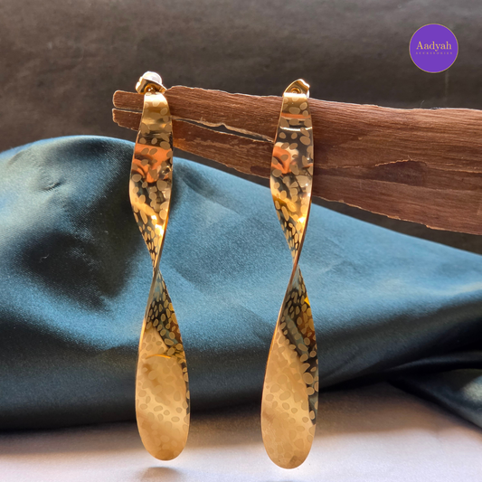Twisted Anti-Tarnish Earring - Gold