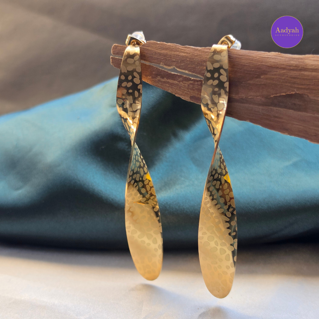 Twisted Anti-Tarnish Earring - Gold