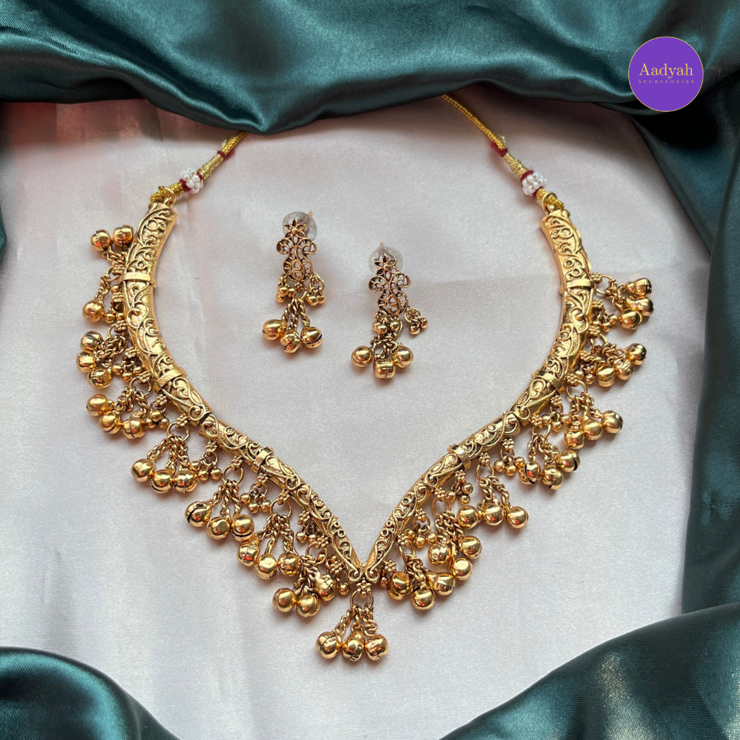 V Kante Ghungroo Necklace Set