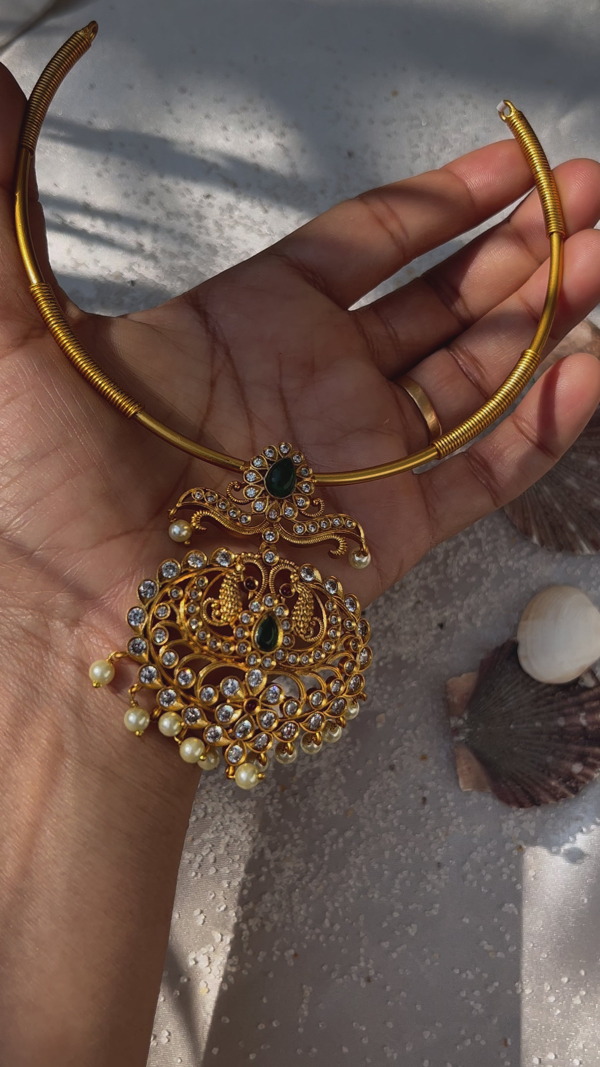 #onegram #bridaljewellery #onegramjewellery #destination #onlineshopping #onegramgold #accessories #jewellery #onegramgoldjewellery #nosepin #indianjewellery #rajwadijewellery #instagood #rajasthanijewellery #maharashtra #traditionaljewellery #instagram #mattjewellery #functionjewellery #maharastrainjewelery #bangles #kolhapurijewellery #partywearjewellery #mangalsutardesigns #insta #southjewellery #india #weddingjewellery #earrings #telangana