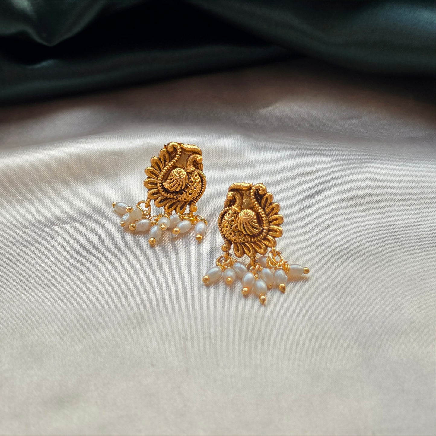 Antique Cluster Pearl Kante / Hasli